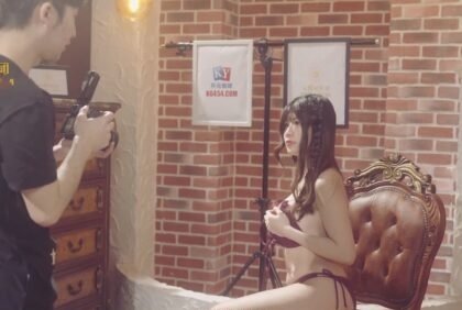 May mắn đụng phải idol xinh đẹp nude khi chụp ảnh
