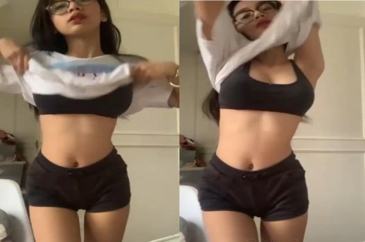 Cảm xúc mãnh liệt của cô nàng với người tình gây sốt